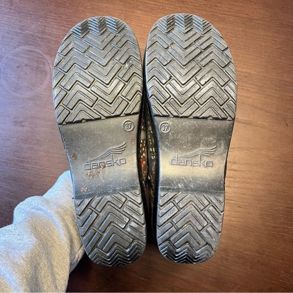 Dansko women’s professional clogs. Patterned. Size 37eu; 7us. - Picture 3 of 6